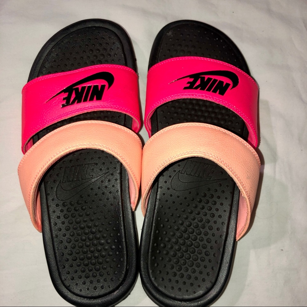 NIKE SLIDES